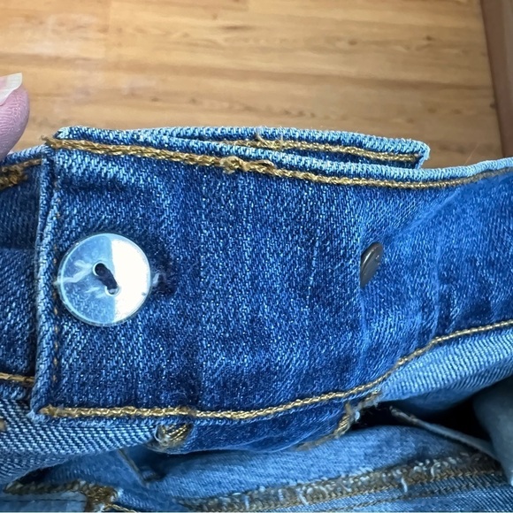 J BRAND LOVESTORY JEANS. Medium Wash W/factory distressing. Size 16. Bellbottoms - Picture 3 of 8